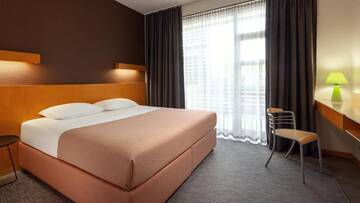 Фото номера Улучшенный двухместный номер с 1 кроватью Отель GOOD ZONE Hotel г. Песчанка 3